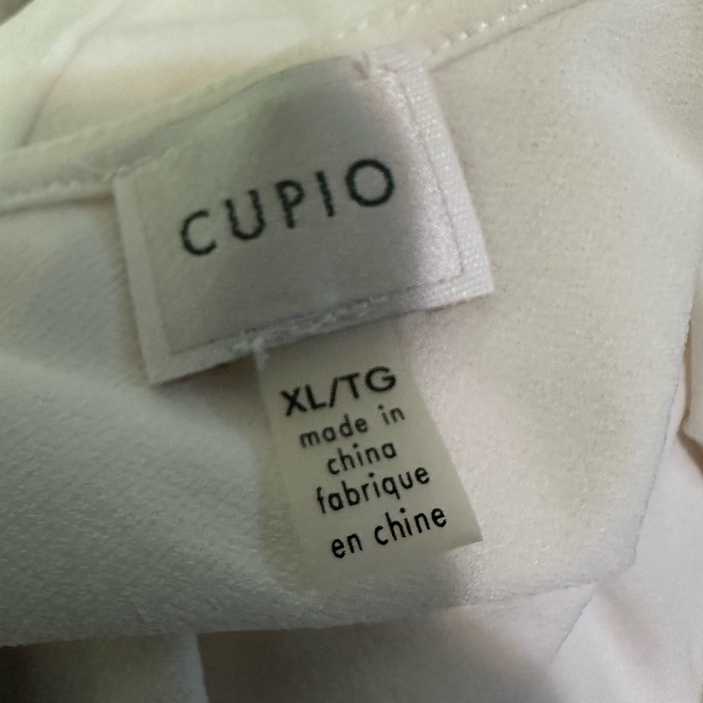 CUPIO White Stretchy Blouse Long Lace Ruffle Sleeves and attached Pearls Size XL - Picture 5 of 5